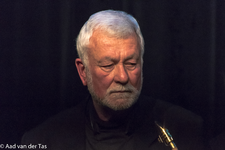 832624 Portret van saxofonist Rob Kruger van de formatie JAFT tijdens hun voorstelling Eindeloos in het Stadskasteel ...